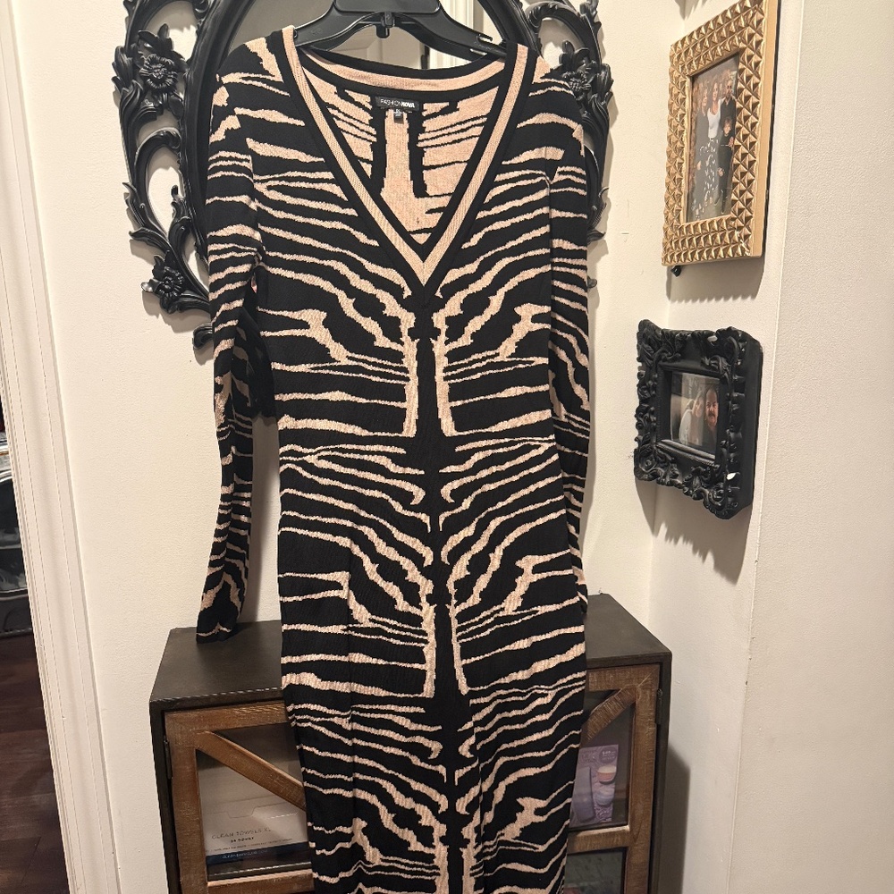 Fashion Nova V-Neck Brown Beige Zebra Bodycon Sweater Maxi Dress 1x